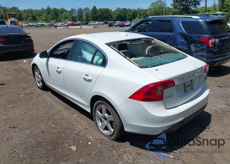 2012 Volvo S60 T5 z USA, uszkodzony, nr VIN YV1622FS1C2056475